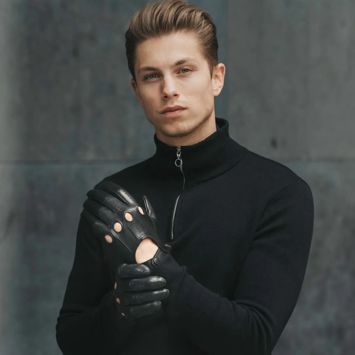 Mario (black) - Italian lambskin leather driving gloves & touchscreen feature